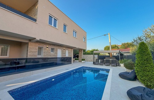 Kastel Stafilic Villa | Villa Rozzaria - 5 min from the beach/w hottub and heated pool