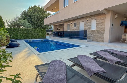 Kastel Stafilic Villa | Villa Rozzaria - 5 min from the beach/w hottub and heated pool