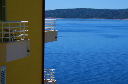 Marusici Apartment | Villa Ruzmarina, 1min walk to picturesque beach, tremendous view