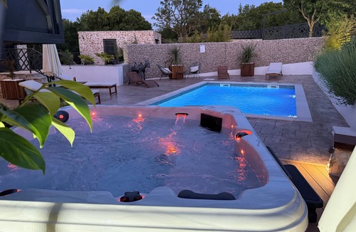 Central Dalmatia House | Villa sa bazenom i jacuzzijem u Dalmatinskoj zagori na 20 min od Splita