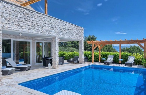 Pitve Villa | Villa Sadan - Four Bedroom Villa, Sleeps 10