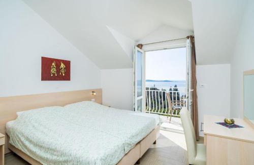 Plat Apartment | Villa Samba - Luxury One-Bedroom Apartment with Balcony and Sea View