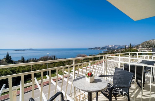 Plat Apartment | Villa Samba - Studio Apartment with Balcony and Sea View