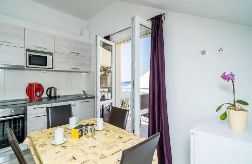 Plat Apartment | Villa Samba - Two Bedroom Apartment with Balcony and Sea View