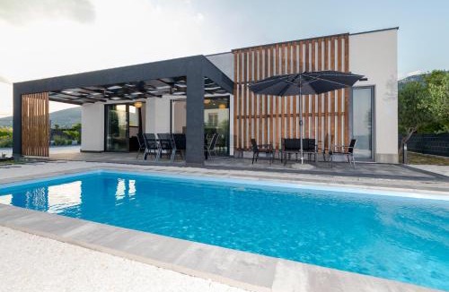 Kastel Stari Villa | villa Sempervivum 2 with pool and sea view
