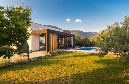 Kastel Stari Villa | villa Sempervivum 2 with pool and sea view