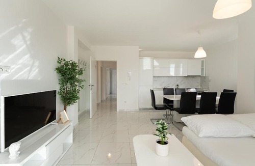 Zrce Apartment | Villa Sendi 2 with a pool