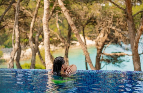 Cove Murtar Villa | Villa Serenity - Four Bedroom Villa, Sleeps 12