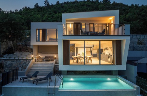 Trget House | Villa Seven Horizon by 22 Estates – 2nd Sea Row, Inf. Pool & Jacuzzi, 6–8 Guests