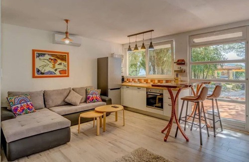 Donji Humac House | Villa SILENTE with heated pool, whirlpool, sauna, tennis court, bikes