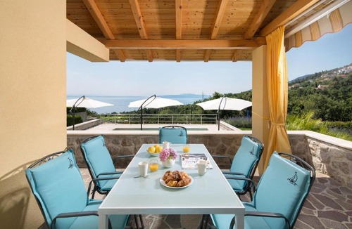 Poljane Villa | Villa Silvija