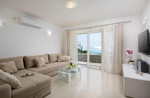 Poljane Villa | Villa Silvija