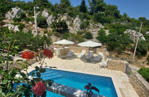 Grohote House | Villa Šolta - b&b overlooking the bay