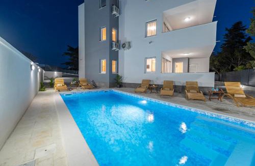 Zrce Apartment | Villa Star 5 a centrally located ap. with a pool