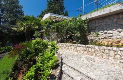 Novi Vinodolski Apartment | Villa Stefi (30m from the sea)