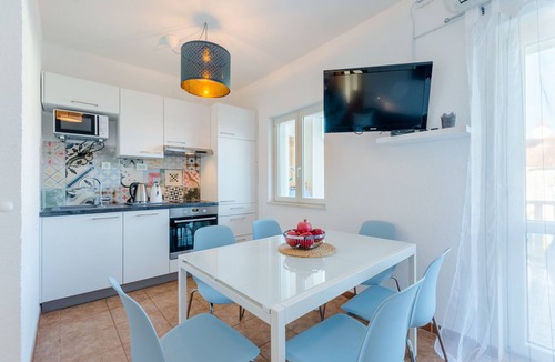 Splitska Apartment | Villa Stella - Two Bedroom Apartment with Terrace and Sea View (Stella)