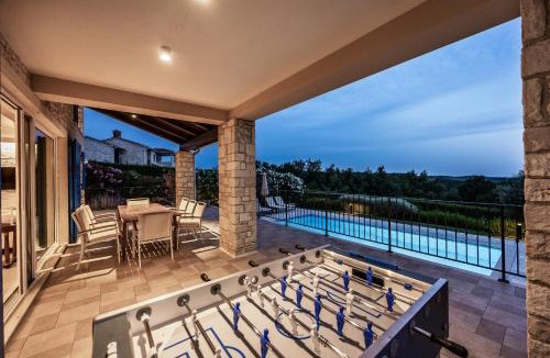Strpacici Villa | Villa Sterpazzi for 8 people near Poreč with 38 m2 heated pool, sea view & wellness