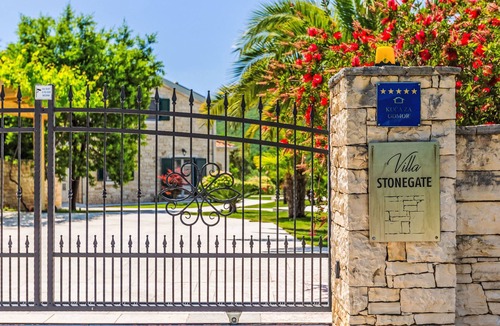 Golovik House | Villa Stonegate by Interhome
