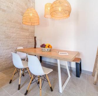 Supetar House | Villa & Studio Luke, Luxe accommodatie, unieke locatie bij de mooiste zandbaai