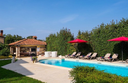 Gulici House | Villa Sunset Garden by Interhome