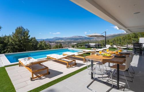 Podstrana Villa | Villa Sunset Split overviewing Split and Podstrana bay