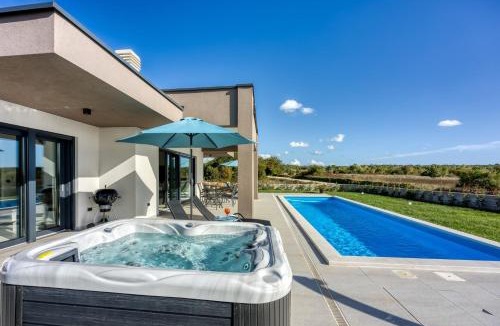 Sveti Lovrec Villa | Villa Tetiana - Pool and Whirlpool