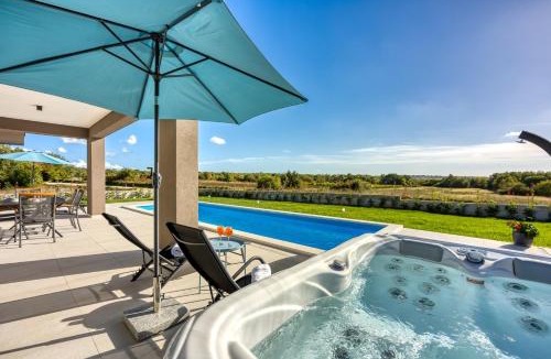 Sveti Lovrec Villa | Villa Tetiana - Pool and Whirlpool