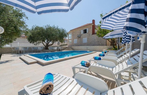 Podstrana Apartment | Villa Tomasovic with pool in Podstrana