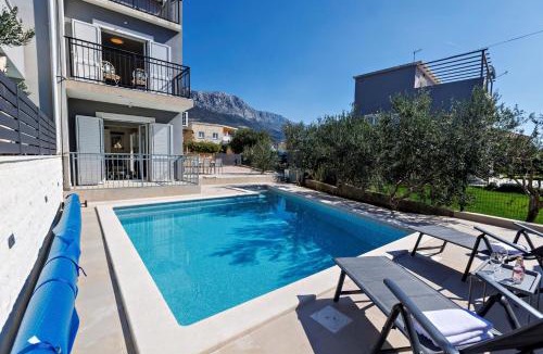 Kastel Kambelovac Villa | Villa Trapezium - private heated pool & table soccer