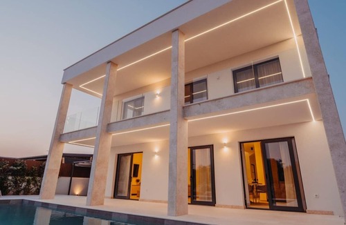Turanj Villa | Villa Turnea with heated pool
