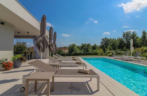 Vela Traba Villa | Villa Una Sofia by Villas Guide