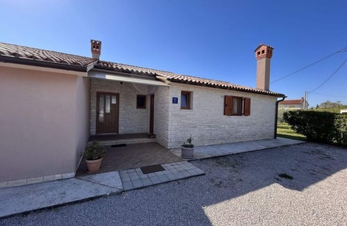 Grandici Villa | Villa van steen Mirela
