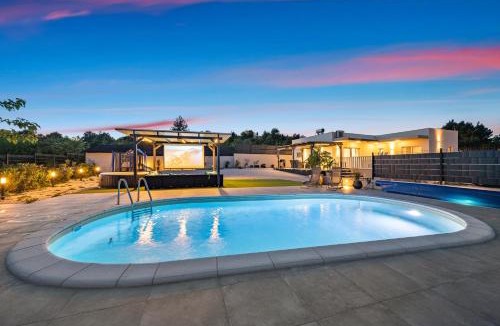 Bilice Villa | Villa VERONICA with CINEMA PROJECTOR by the HEATED POOL and JACUZZI