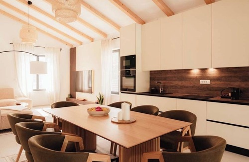 Svetvincenat Villa | Villa Vicenta - Brilliant 4-bedroom villa with AC in charming Svetvinčenat
