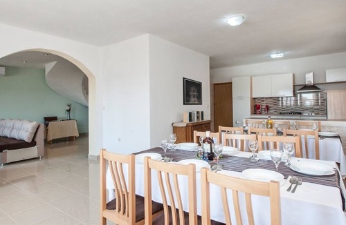 Sevid House | Villa "Villa Katy" mit Garten, Grill und Terrasse by Interhome