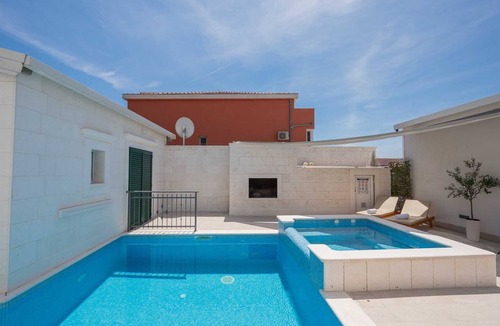 Kastela Villa | Villa White Rose with heated pool in Kaštela