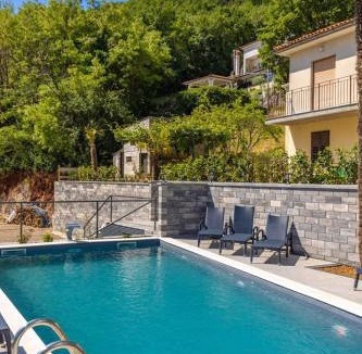 Obrs Villa | Villa with 6 Bedrooms and Heated Pool