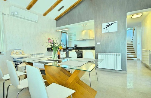 Nova Vas Villa | Villa with air conditioning and pool