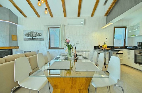 Nova Vas Villa | Villa with air conditioning and pool