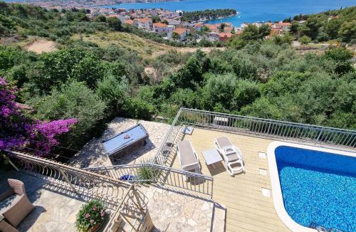 Trogir Villa | Villa with heated pool, Trogir