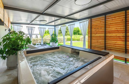 Materada Villa | Villa with pool, air conditioning, internet and a large covered terrace