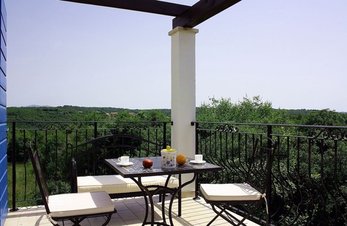 Kunj Villa | Villa with pool and covered terrace