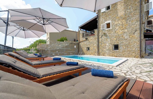 Momjan House | Villa WITH POOL AND GARDEN