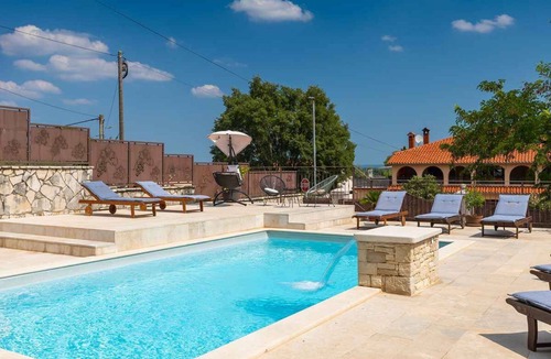 Rovinjsko Selo Villa | Villa with pool and sun terrace