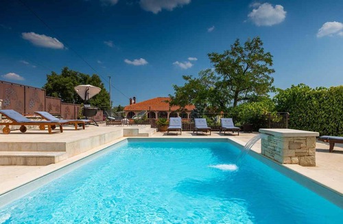 Rovinjsko Selo Villa | Villa with pool and sun terrace