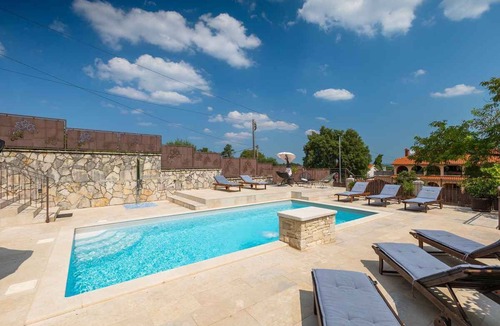 Rovinjsko Selo Villa | Villa with pool and sun terrace