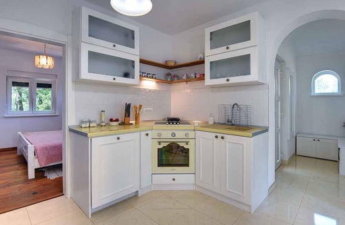 Pomer Villa | Villa with pool in quiet location