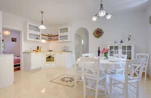 Pomer Villa | Villa with pool in quiet location