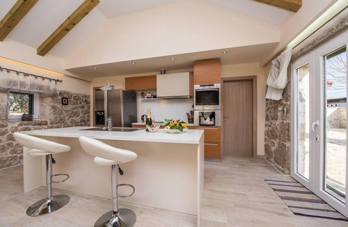 Benkovac House | Villa with pool near Lake Vrana
