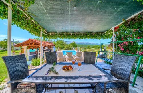 Krusvar Villa | Villa with pool near Split